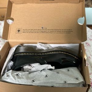 Never been worn -Dr Martens Air wair Macy black shoes